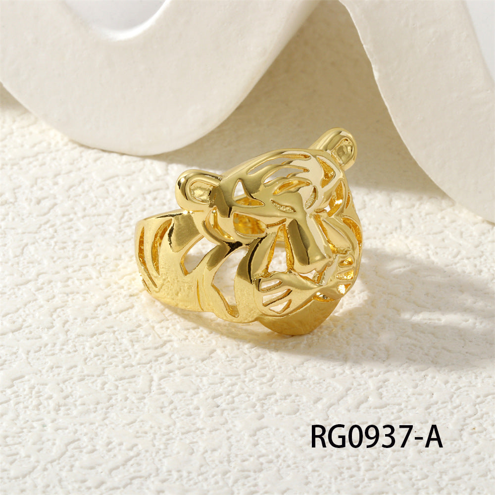 Women's Retro Hollowed Fashion Trendy Ring